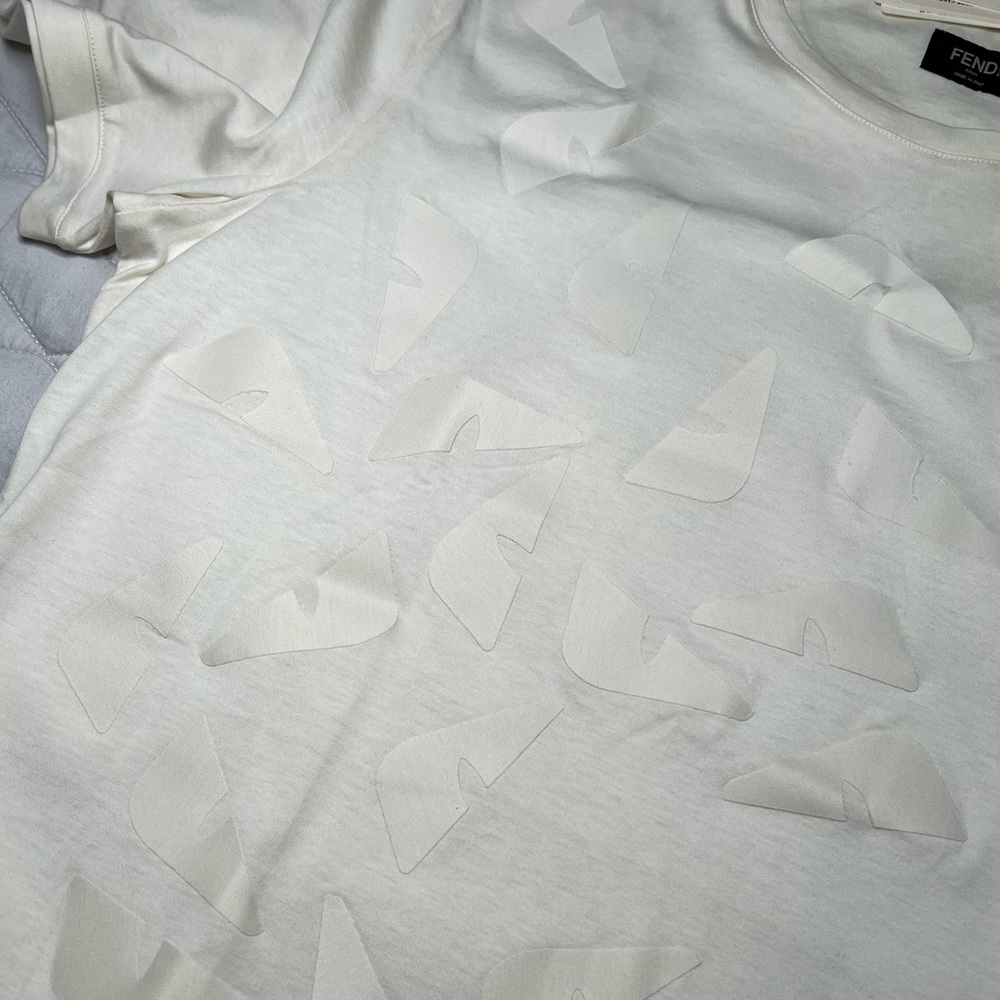 🛑SOLD🛑🦷FENDI FW19 BAG BUGS APPLIQUÉ TEE🦷 - Picture 2 of 9